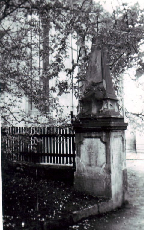 Archiv Heimatverein Oeffingen - Frisoni Denkmal