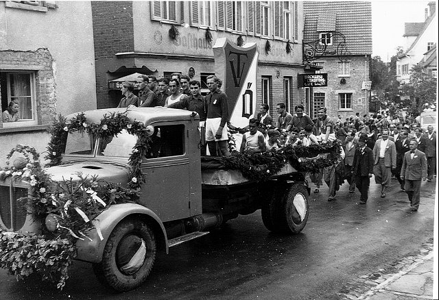 Archiv Heimatverein Oeffingen - Turnverein Umzug Hauptstrasse