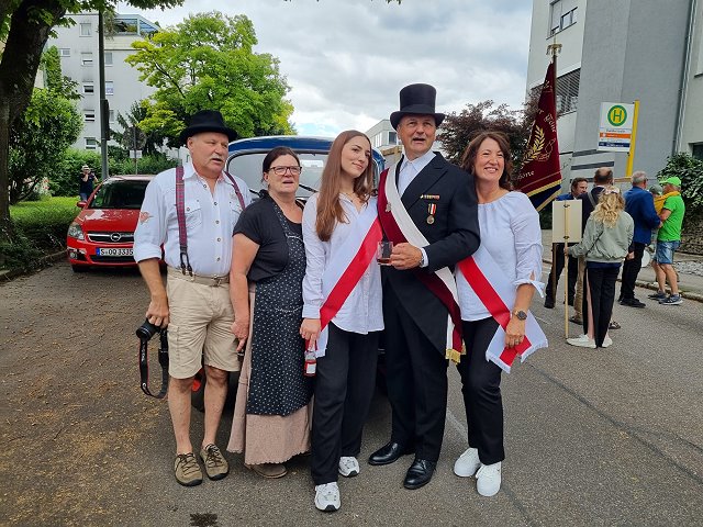 Archiv Heimatverein Oeffingen - 100 Jahre MVOe  Fahnengruppe HVOe